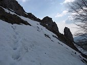 Da Fuipiano giro ad anello: Zuc di Valbona - Passo-Bocca del Grassello - Canti - Tre Faggi - 13 aprile 09  - FOTOGALLERY